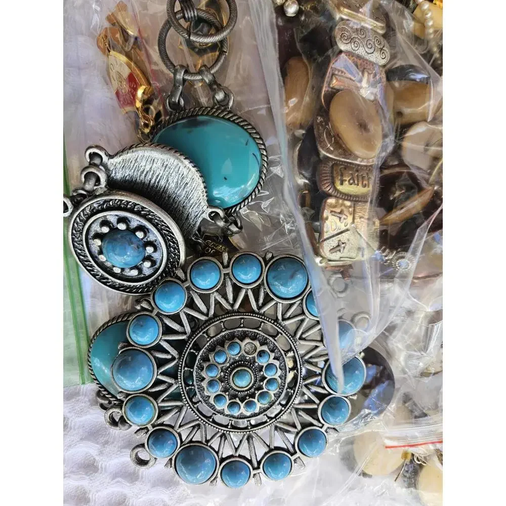 3.5 Lbs. Beads/Charms/Craft Junk Misc. Jewelry Making Lot Non-Wearable Pounds - Picture 2 of 11